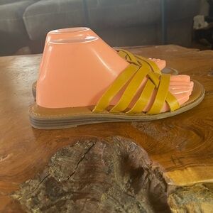 Franco Sarto GraceLeigh Mustard Yellow Strappy Criss-Cross Sandals – Size 8.5